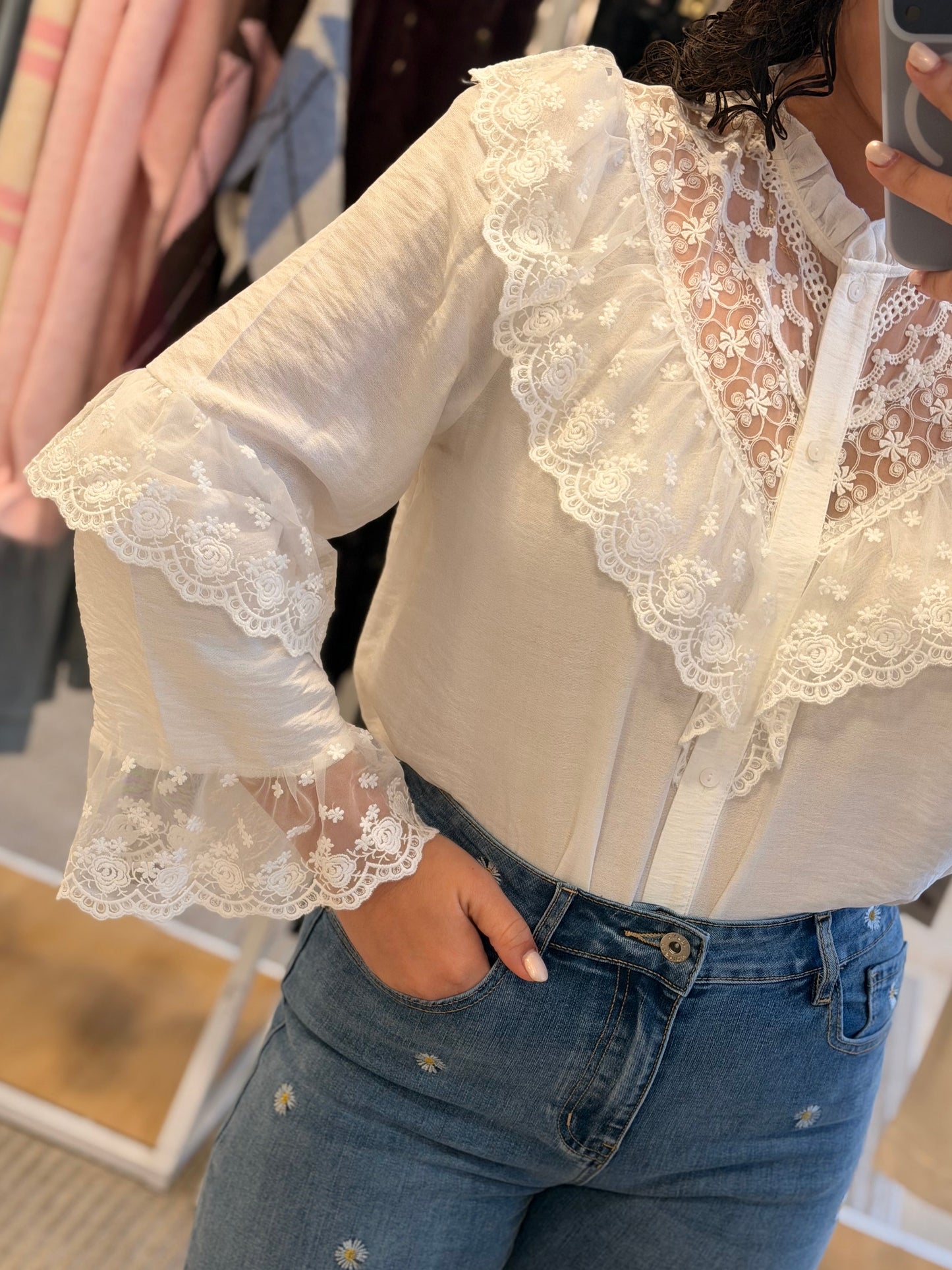 CAMISA BRANCA FOLHOS E RENDAS