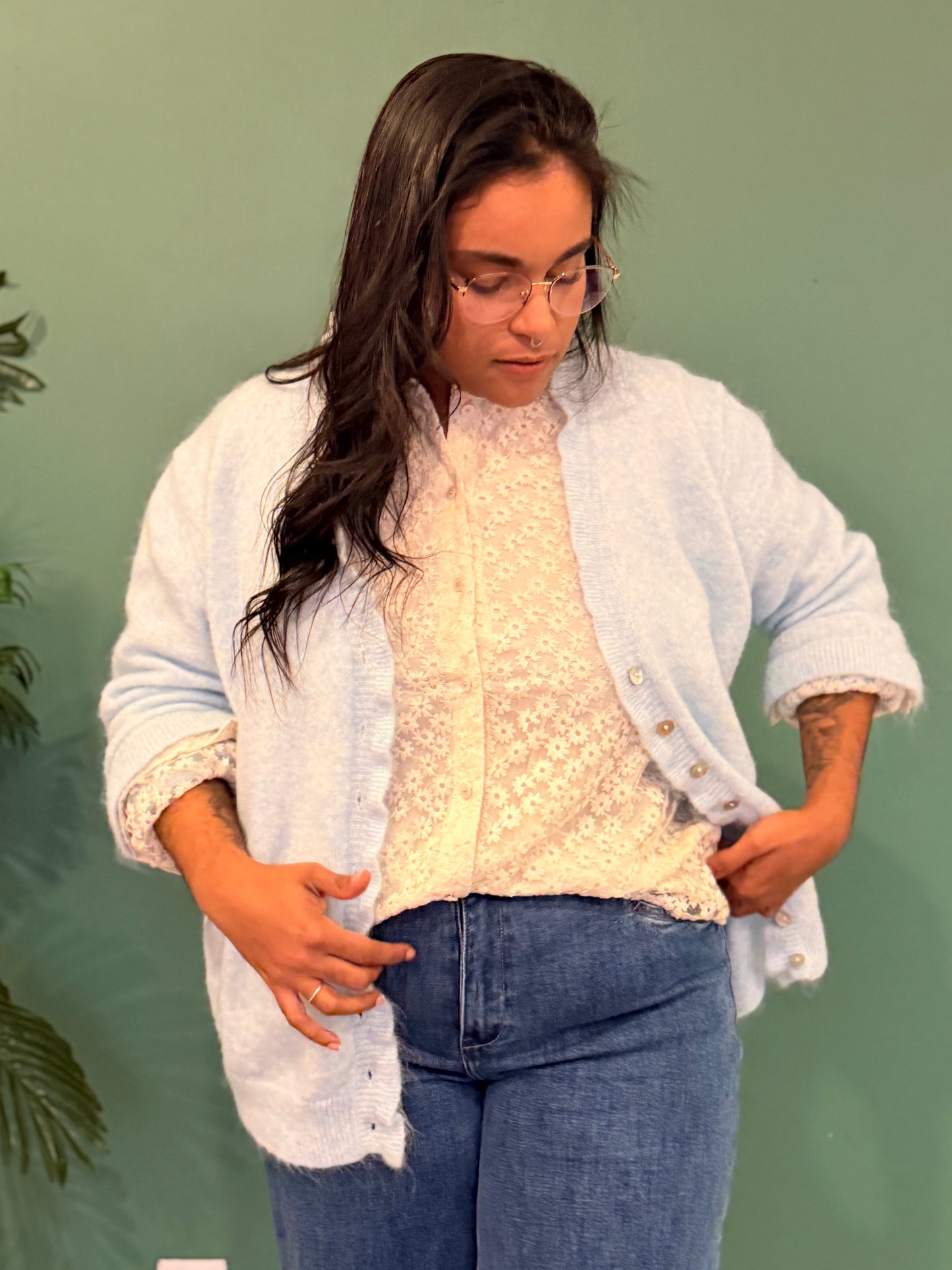 CARDIGÃ AZUL COM BOTÕES PÉROLAS