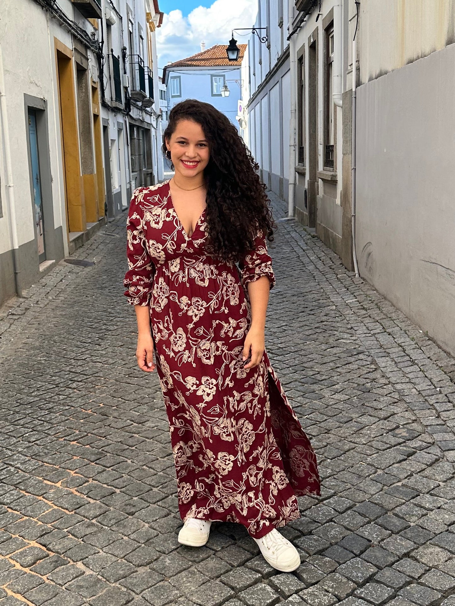 Vestido bordado bordô