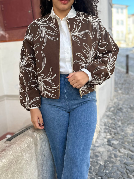 Casaco castanho bordados bege