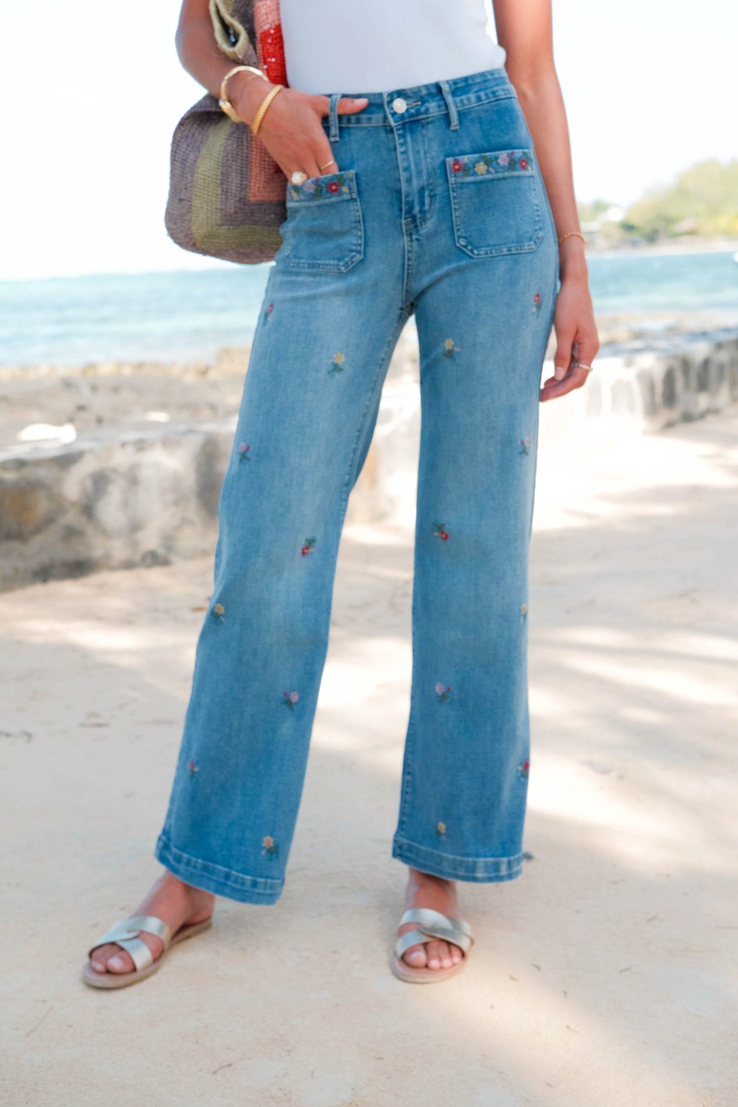 JEANS FLORES BORDADAS